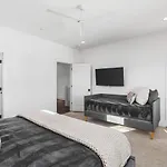 Two Neighboring Homes Sleeps 24 Walk To 12 South Nashville
