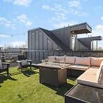 Holiday home Two Adjacent Homes Sleeps 24 Only 3 Miles To Broadway