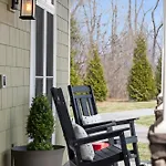 Holiday home Retreat - Pool/hot Tub/karaoke/theatre + Nashville