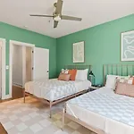 Walk To Vanderbilt And Belmont With Garage And Rooftop Deck *