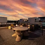 Rooftop Fire Pit Lounge Skyline Dt Nash Views Holiday home *