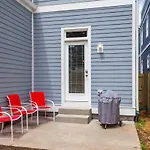 Holiday home 1b Rooftop Deck, 3mi To Broadway, Side By Side Available *