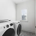 Two Neighboring Homes Sleeps 24 Walk To 12 South