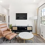 Holiday home Sleeps 32 Only 10 Minutes To Broadway 4 Side By Side Nashville