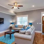 Holiday home 1b Rooftop Deck, 3mi To Broadway, Side By Side Available *