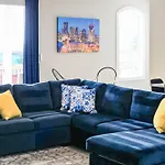 Friends In Skyline Places, 10 Min To Broadway, Perfect For Groups Holiday home *