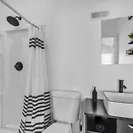 Spacious Duplex In Prime Location *