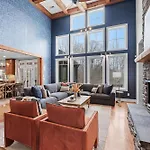 Retreat - Pool/hot Tub/karaoke/theatre + * Nashville