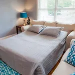 Holiday home 1b Rooftop Deck, 3mi To Broadway, Side By Side Available Nashville