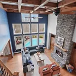 Retreat - Pool/hot Tub/karaoke/theatre + Holiday home Nashville