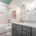 Retreat With Hot Tub & Private Garage Holiday home Nashville