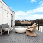 Escape With Skyline Deck And Hot Tub Nashville