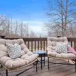 Holiday home Retreat - Pool/hot Tub/karaoke/theatre + Nashville