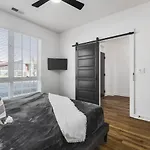 Holiday home Two Adjacent Homes Sleeps 24 Only 3 Miles To Broadway Nashville