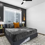 Two Adjacent Homes Sleeps 24 Only 3 Miles To Broadway Holiday home *