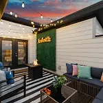 Walk To Vanderbilt And Belmont With Garage And Rooftop Deck Holiday home *
