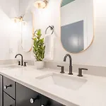 Luxe Group With Hot Tub & Rooftop Lounge Holiday home Nashville