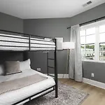 Holiday home Sleeps 32 Only 10 Minutes To Broadway 4 Side By Side *