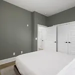 Holiday home Sleeps 20 Three Side By Side 10 Minutes To Broadway