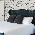Friends In Skyline Places, 10 Min To Broadway, Perfect For Groups Holiday home *