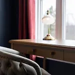 Retreat - Pool/hot Tub/karaoke/theatre + Holiday home *