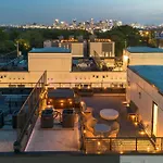 Escape With Skyline Deck And Hot Tub Holiday home Nashville