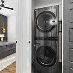 Two Adjacent Homes Sleeps 24 Only 3 Miles To Broadway *
