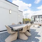 Rooftop Fire Pit & Skyline Views Near Broadway *