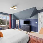Retreat - Pool/hot Tub/karaoke/theatre + * Nashville