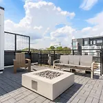 Rooftop Fire Pit & Skyline Views Near Broadway Holiday home