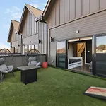 Two Adjacent Homes Sleeps 24 Only 3 Miles To Broadway