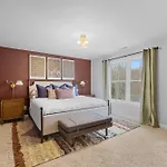 Holiday home Retreat - Pool/hot Tub/karaoke/theatre + Nashville