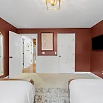 Retreat - Pool/hot Tub/karaoke/theatre + Holiday home *