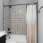 Only 3 Miles From Broadway Sleeps 16 Two Side By Side Holiday home Nashville