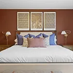 Retreat - Pool/hot Tub/karaoke/theatre + Holiday home *