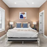 Holiday home Two Neighboring Homes Sleeps 24 Walk To 12 South *