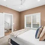 Holiday home Two Neighboring Homes Sleeps 24 Walk To 12 South *