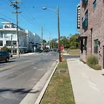 Only 3 Miles From Broadway Sleeps 16 Two Side By Side Holiday home Nashville