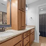 Retreat - Pool/hot Tub/karaoke/theatre +