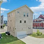 Holiday home Friends In Skyline Places, 10 Min To Broadway, Perfect For Groups *