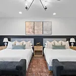Retreat - Pool/hot Tub/karaoke/theatre + *