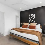 Two Neighboring Homes Sleeps 24 Walk To 12 South Holiday home Nashville