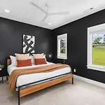 Two Neighboring Homes Sleeps 24 Walk To 12 South Holiday home Nashville