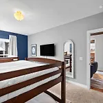 Holiday home Retreat - Pool/hot Tub/karaoke/theatre + Nashville