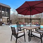 Retreat - Pool/hot Tub/karaoke/theatre + Holiday home