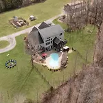 Retreat - Pool/hot Tub/karaoke/theatre + Holiday home *