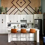 Soaring Ceilings & King Beds Overlooking Courtyard, 1 Of 7 Themed Lofts At Cowrite, Find Coffee And Tacos Downstairs, Complimentary Spin Class, Walk To Shopping In 12 South, 10 Minutes To Broadway, Parking, 24 Hr Hospitality