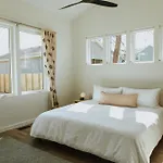 Storybook Nashville Guesthouse - Perfect For Couples And Solo Travelers