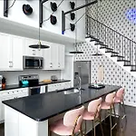 Apartment 12 South Penthouse, Coffee, Tacos & Views!