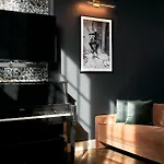 Apartment Stylish 2 Penthouse Walk To Shopping, Food, 1 Of 7 Themed Lofts At Cowrite, Find Coffee And Tacos Downstairs, Complimentary Spin Class, Walk To Shopping In 12 South, 10 Minutes To Broadway, Parking, 24 Hr Hospitality Nashville